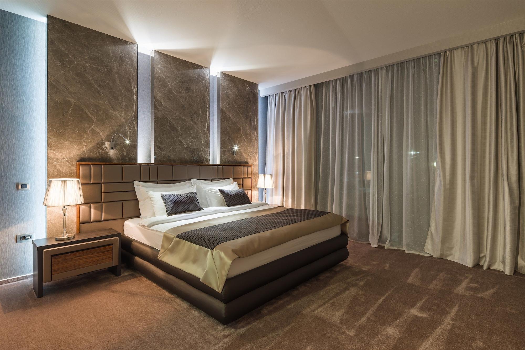 Hotel Sky Blue &
