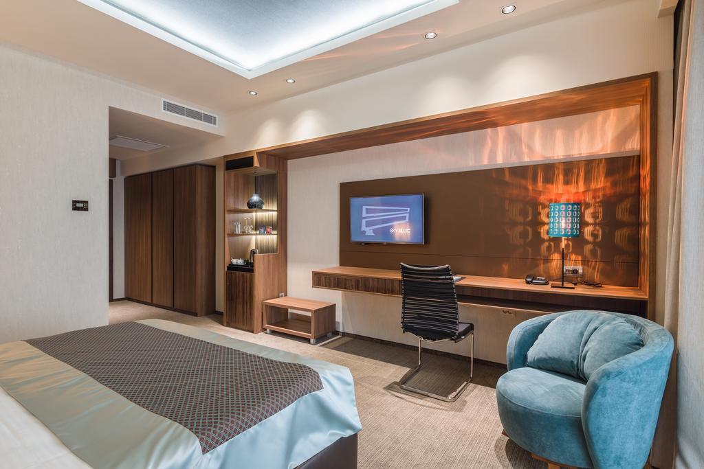 Hotel Sky Blue &