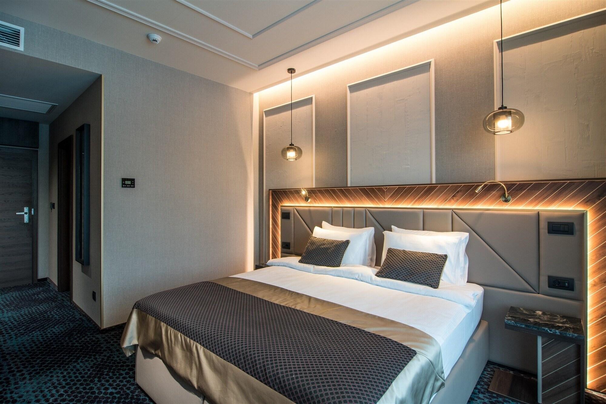 Hotel Sky Blue &