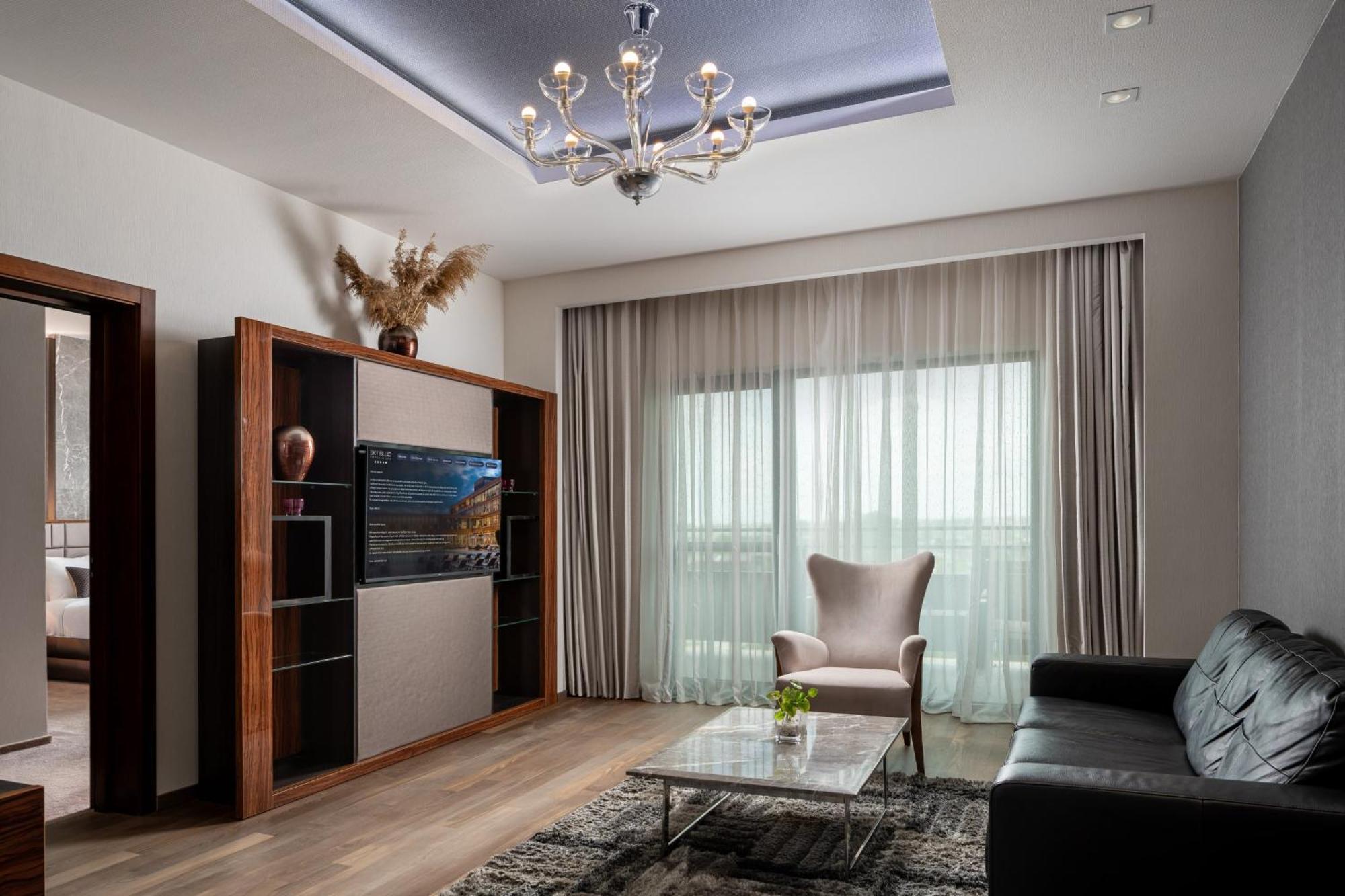 Hotel Sky Blue &