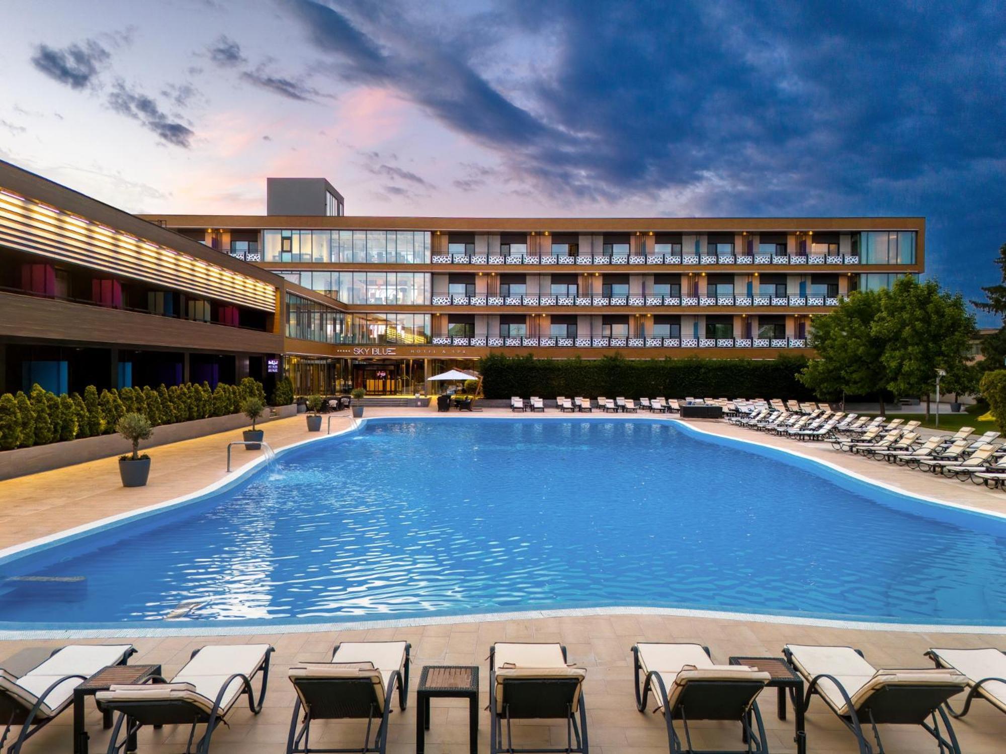 Hotel Sky Blue & 5*