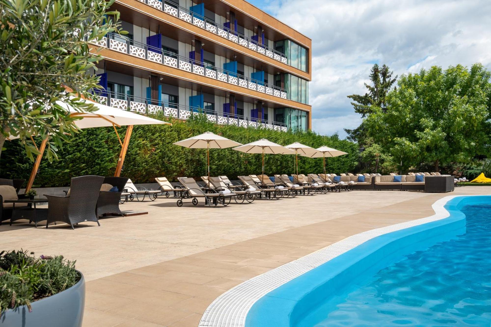 Hotel Sky Blue &